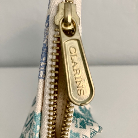 NWOT Clarins Feed 10 Canvas Makeup Cosmetics Bag Pouch Blue and Cream - Picture 7 of 7